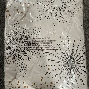 NWT Round Tablecloth